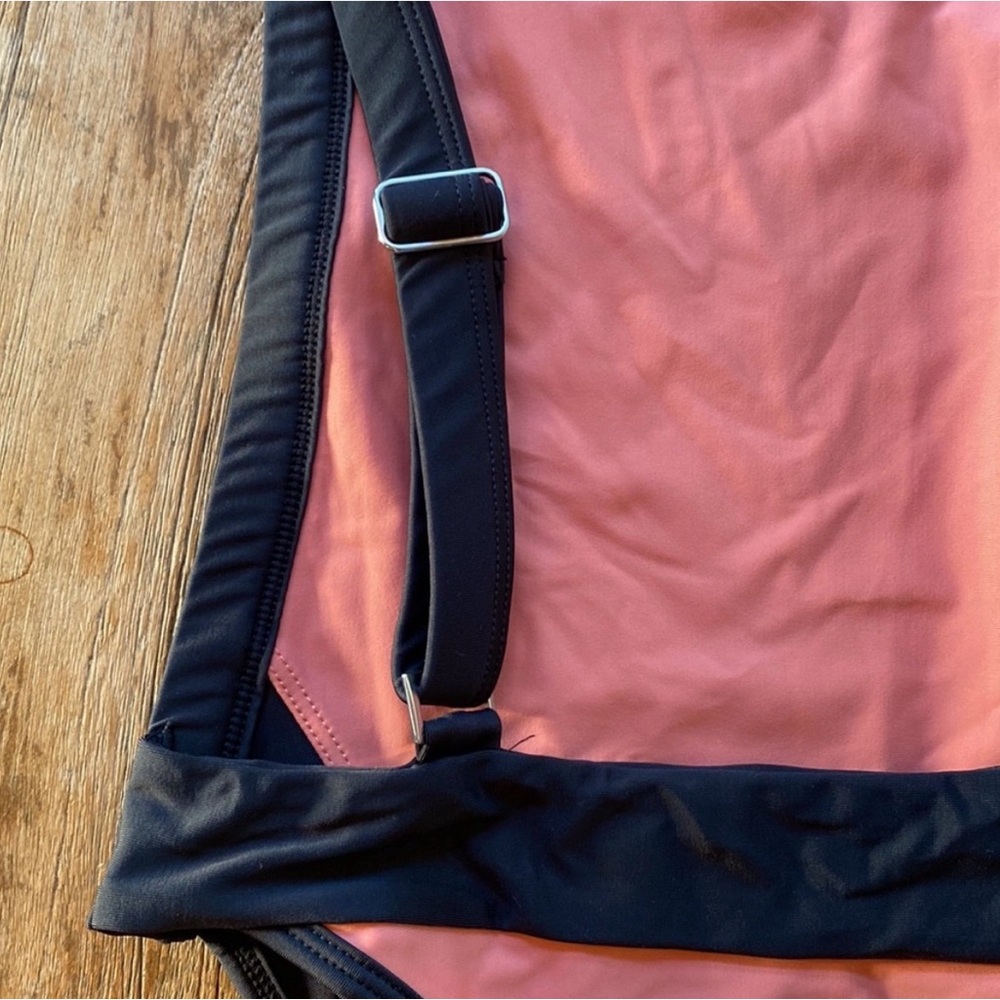 High-Cut Two-Tone One-Piece Swimsuit - Pink and Black - Picture 8 of 10